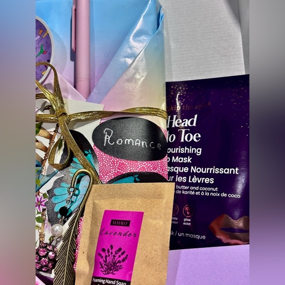 Blind Date with a Book Gift Box Mystery Gift for Book Lover Romance blind book - Picture 5 of 10